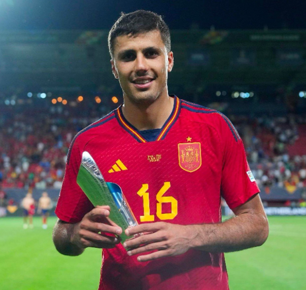 英超赛场：曼城平切尔西，赖因德斯谈罗德里复出与自身状态